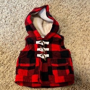 BNWOT Carter’s buffalo plaid fleece hooded vest for newborn baby boy/girl!